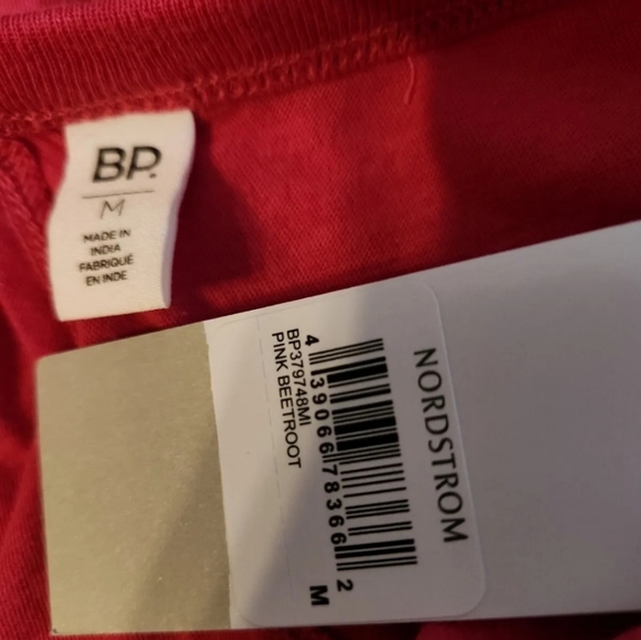 Keyhole Back T-shirt - Picture 2 of 3